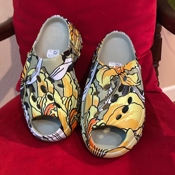 Limited edition Adidas Stella McCartney
Graphic Clog - Picture 4 of 6